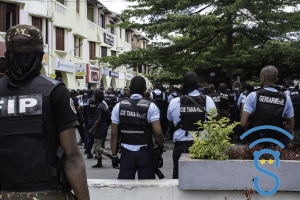 Des agents des forces de l’ordre présents à la Place du 13 Mai, pour assurer la sécurité, hier 10 décembre 2021. 