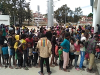 Des jeux éducatifs pour les enfants hébergés au stade Barea Mahamasina. 