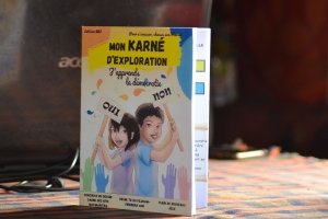 Le magazine « mon karné d’exploration » facilite la compréhension de la démocratie aux enfants.