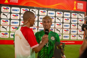 Nicolas interviewé par Faneva Ima après avoir reçu son prix d&#039;homme du match.