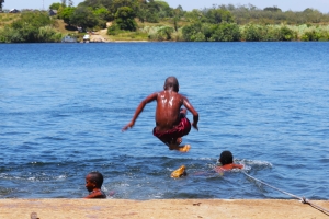 Envoyé les enfants chez les proches pendant les grandes vacances risque de devenir une tradition perdue aux vues de la situation politico-sociale actuelle.