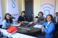 Vonimbato, Thonny, Dera et Tania lors de l’enregistrement du débat au Studio Sifaka