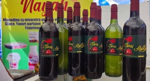 Le vin de tomate d&#039;Ambatondrazaka est produit en trois goûts différents