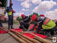 Les sapeurs-pompiers de la Commune Urbaine d’Antananarivo s’apprêtent pour l’installation des drapeaux rouges à Manjakamiadana et ses environs