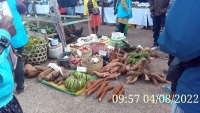 Des fruits et légumes exposés au Fier Mada