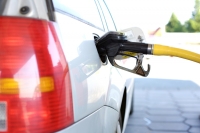 Le prix actuel de l'essence est de  4.100  Ar le litre. 