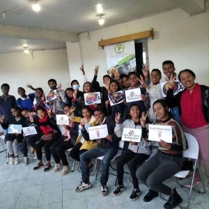 Les jeunes d’Antsirabe en pleine préparation de la World Cleanup Day. 