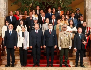 Le dernier gouvernement dirig&eacute; par Chritian Ntsay n'aura finalement pas fait long feu.